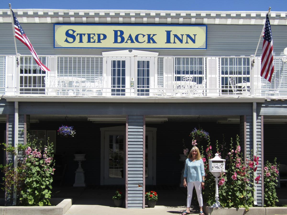 Step Back Inn Aztec エクステリア 写真